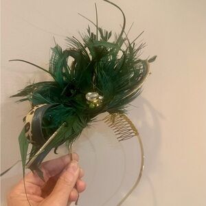 Ladies Fascinator with Green Feather and Jewel Accent